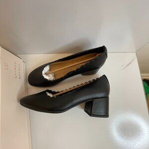 LC Lauren Conrad Nickole Scallop Black Pumps size 6 NEW in BOX